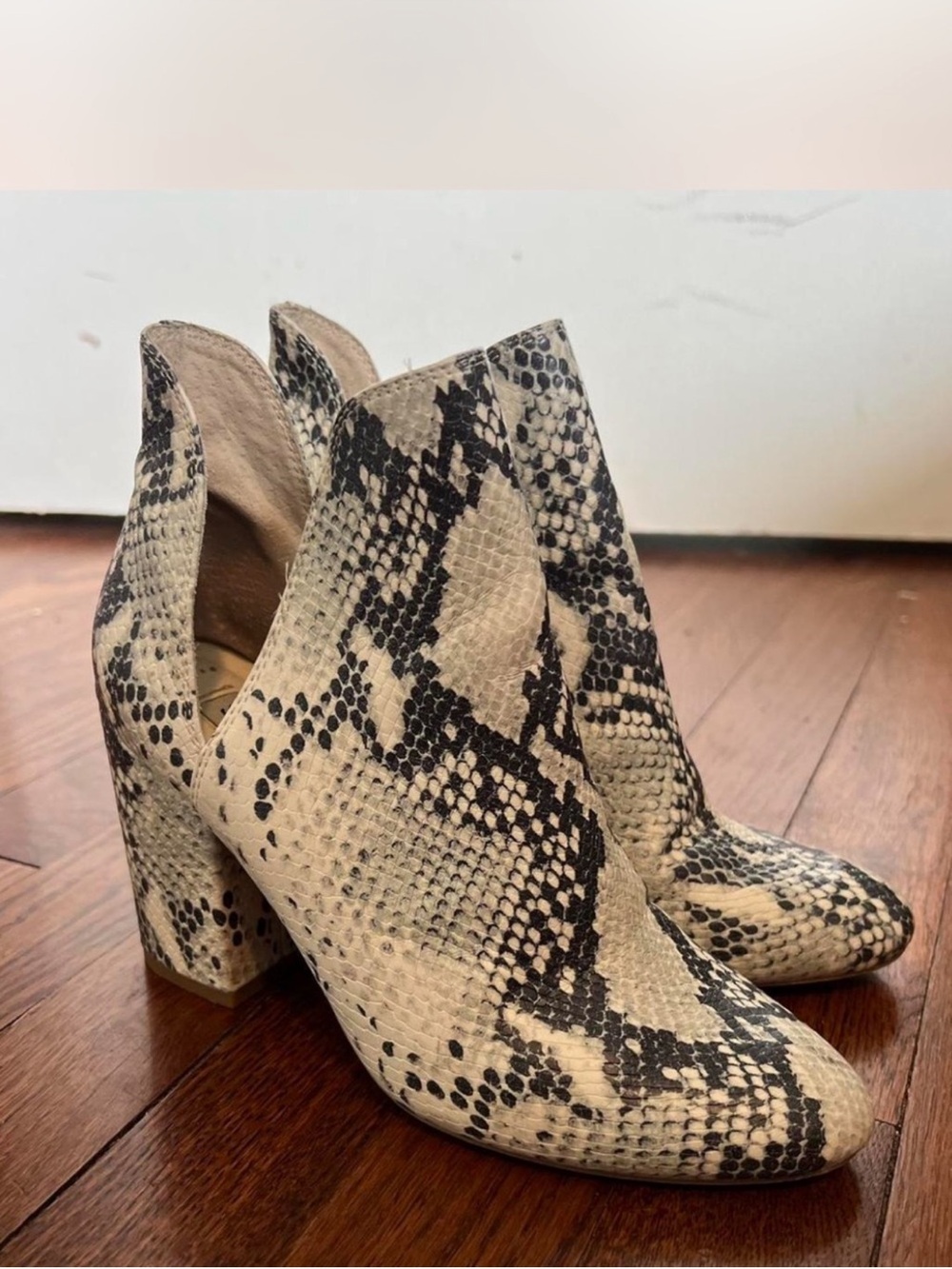 Steve Madden ivory and black snake embossed faux leather rookie boots 
size 6.5